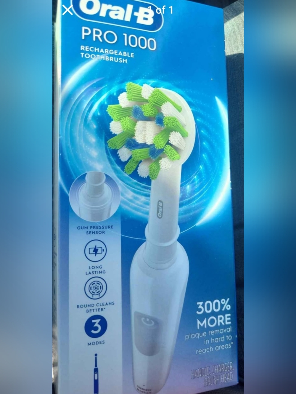 Oral‑B Pro 1000 Electric Toothbrush - White with Green Bristles